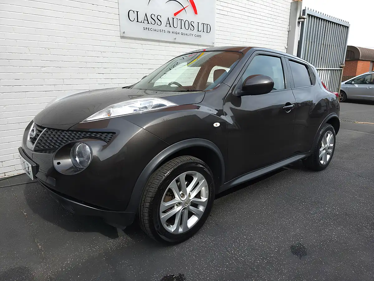 Used 2013 Nissan Juke Tekna Orange - Interior and Exterior details 7
