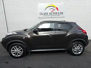 Used 2013 Nissan Juke Tekna Orange - Interior and Exterior details 8