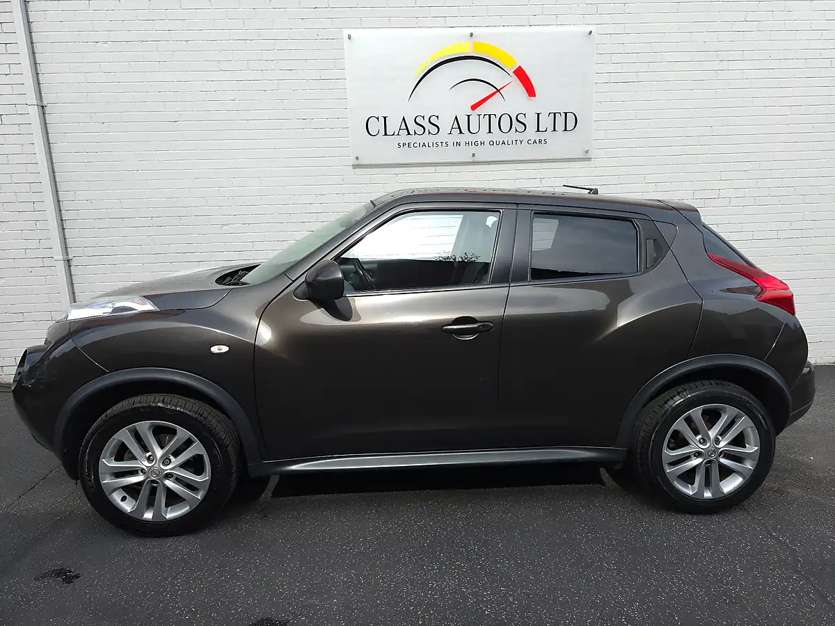 Used 2013 Nissan Juke Tekna Orange - Interior and Exterior details 8