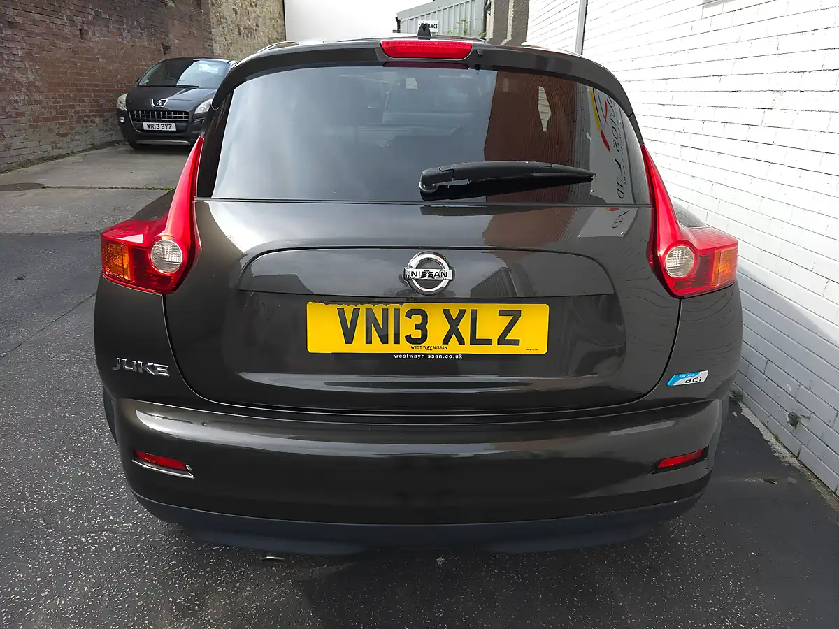 Used 2013 Nissan Juke Tekna Orange - Interior and Exterior details 9