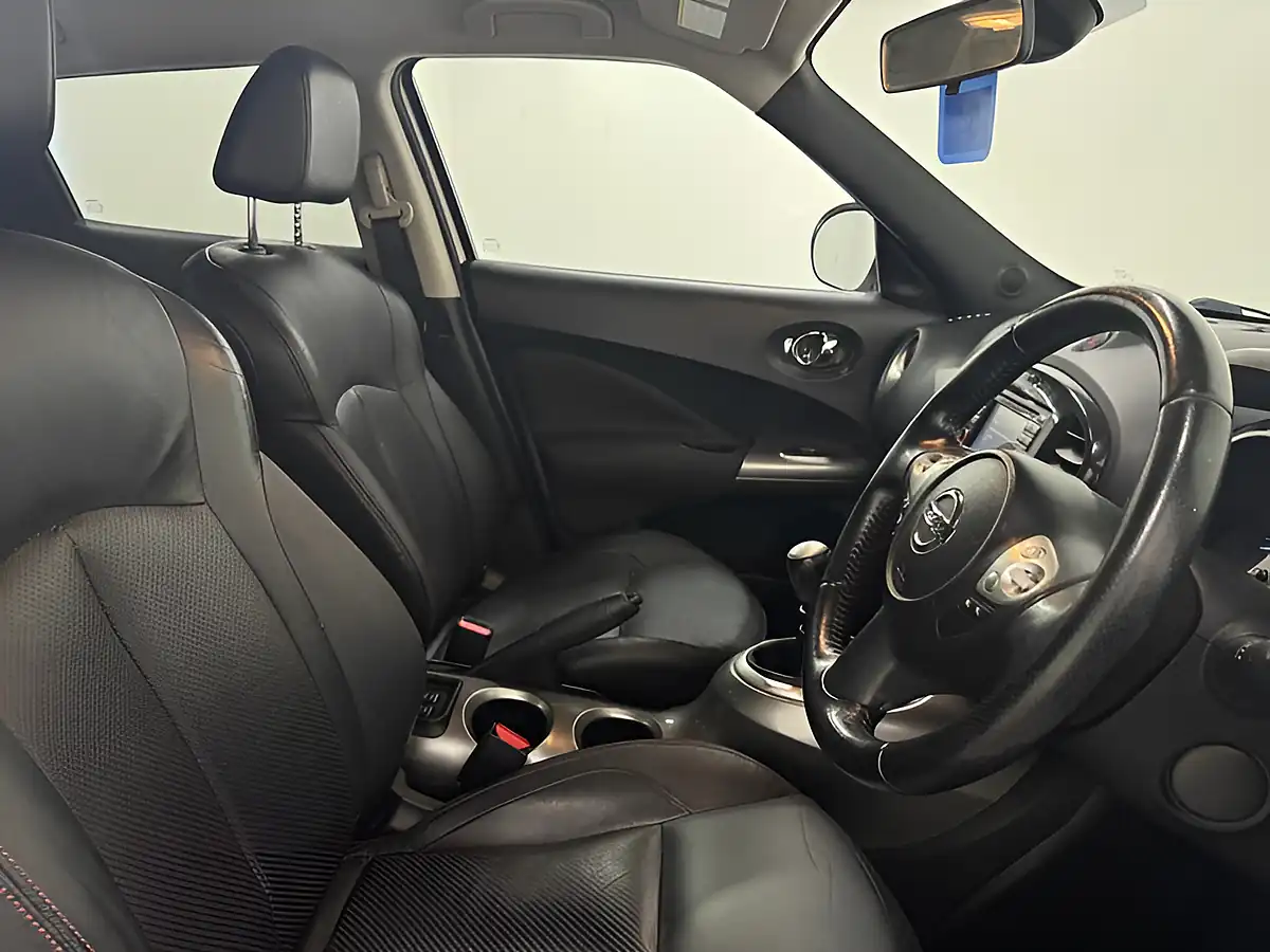 Used 2013 Nissan Juke Tekna White - Interior and Exterior details 10
