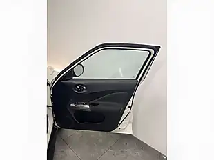 Used 2013 Nissan Juke Tekna White - Interior and Exterior details 12