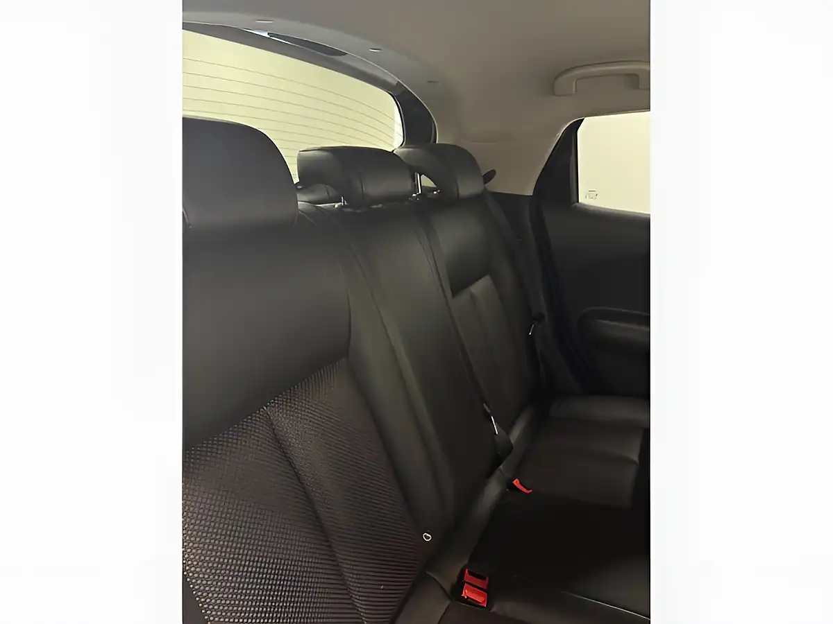 Used 2013 Nissan Juke Tekna White - Interior and Exterior details 13