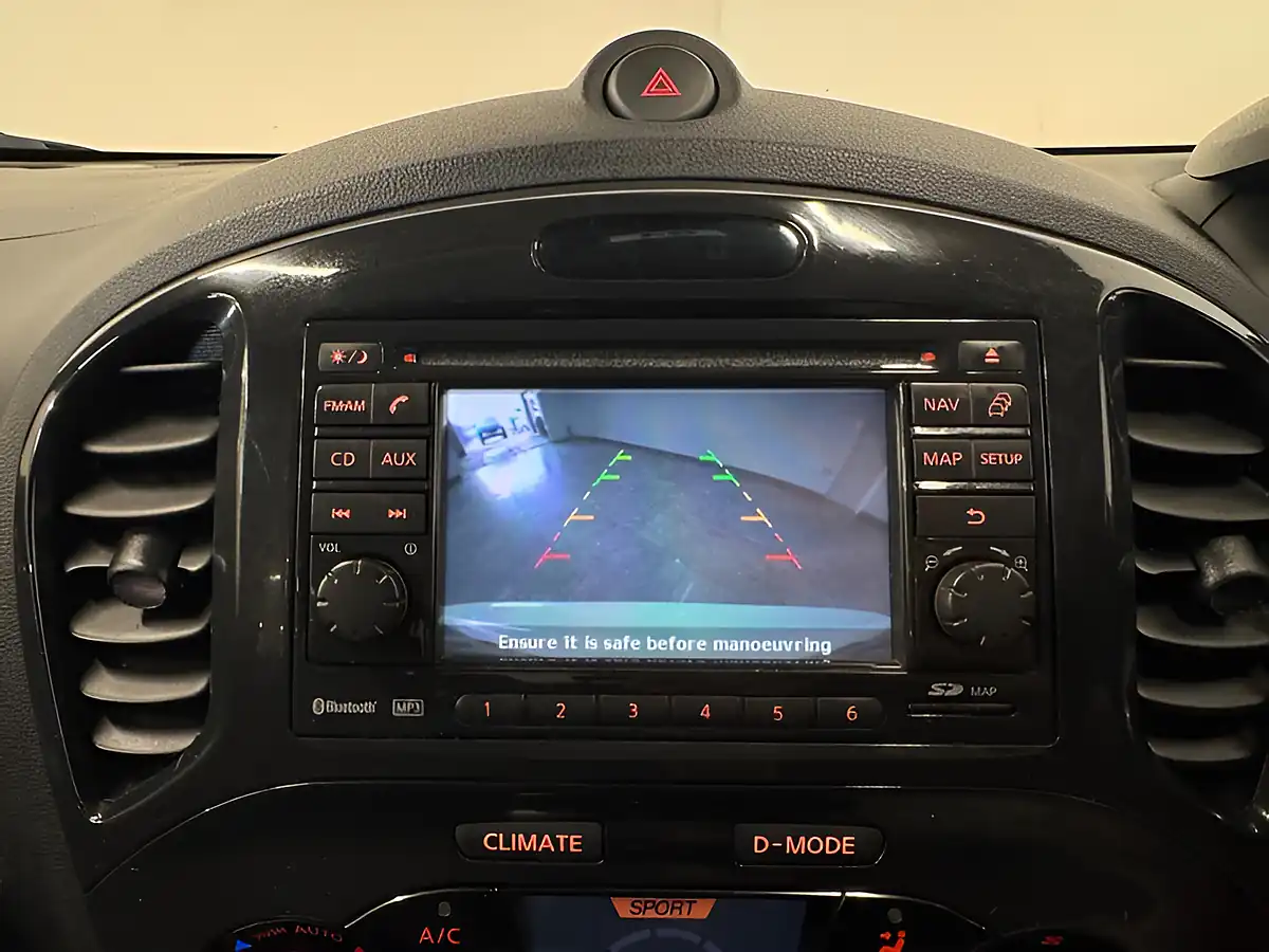 Used 2013 Nissan Juke Tekna White - Interior and Exterior details 18