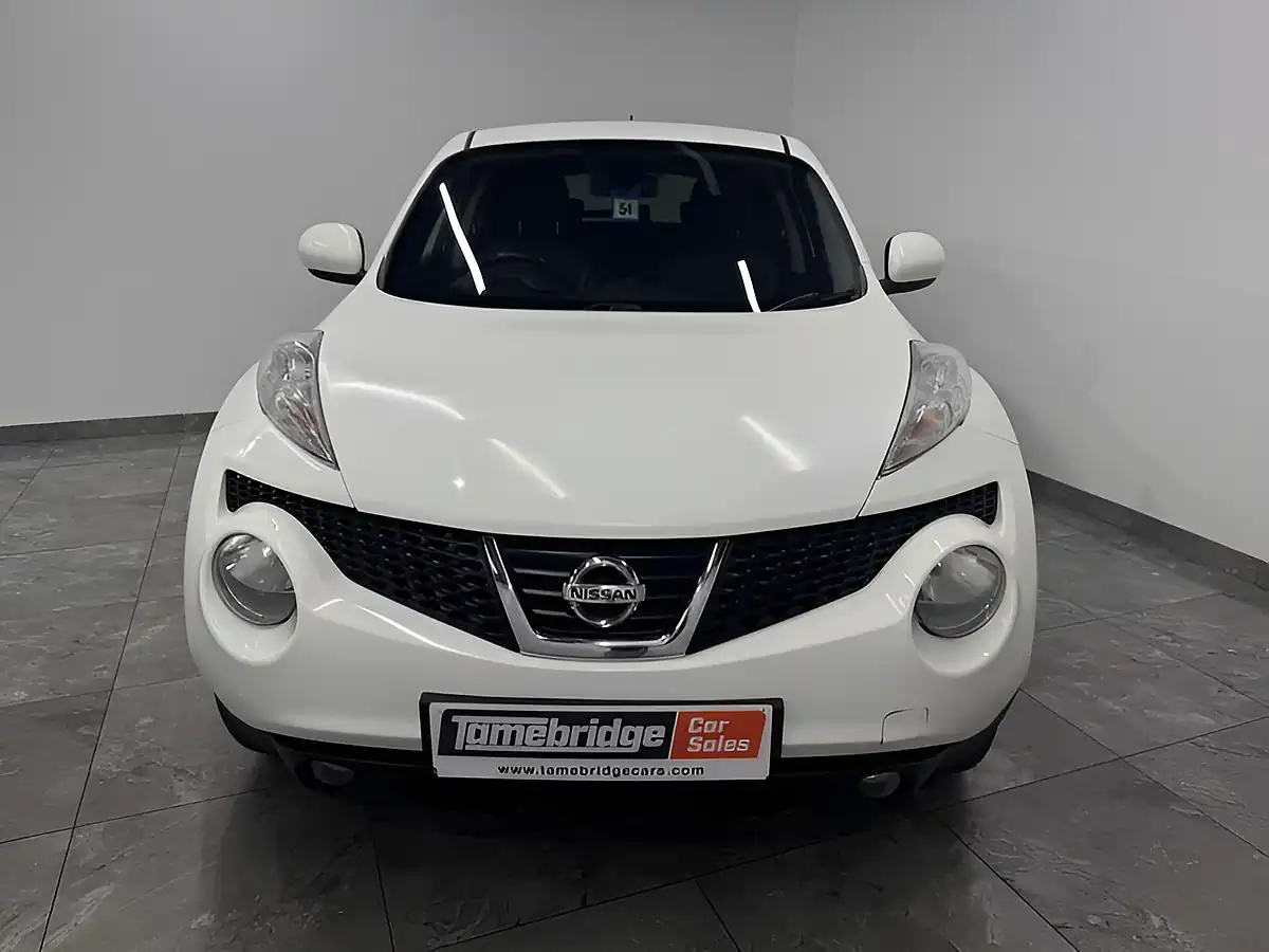 Used 2013 Nissan Juke Tekna White - Interior and Exterior details 3
