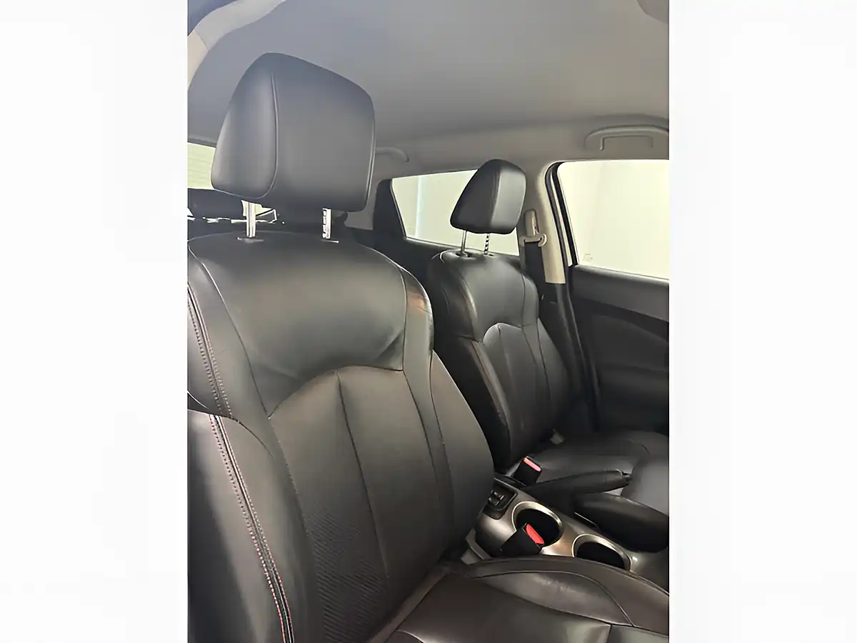 Used 2013 Nissan Juke Tekna White - Interior and Exterior details 9