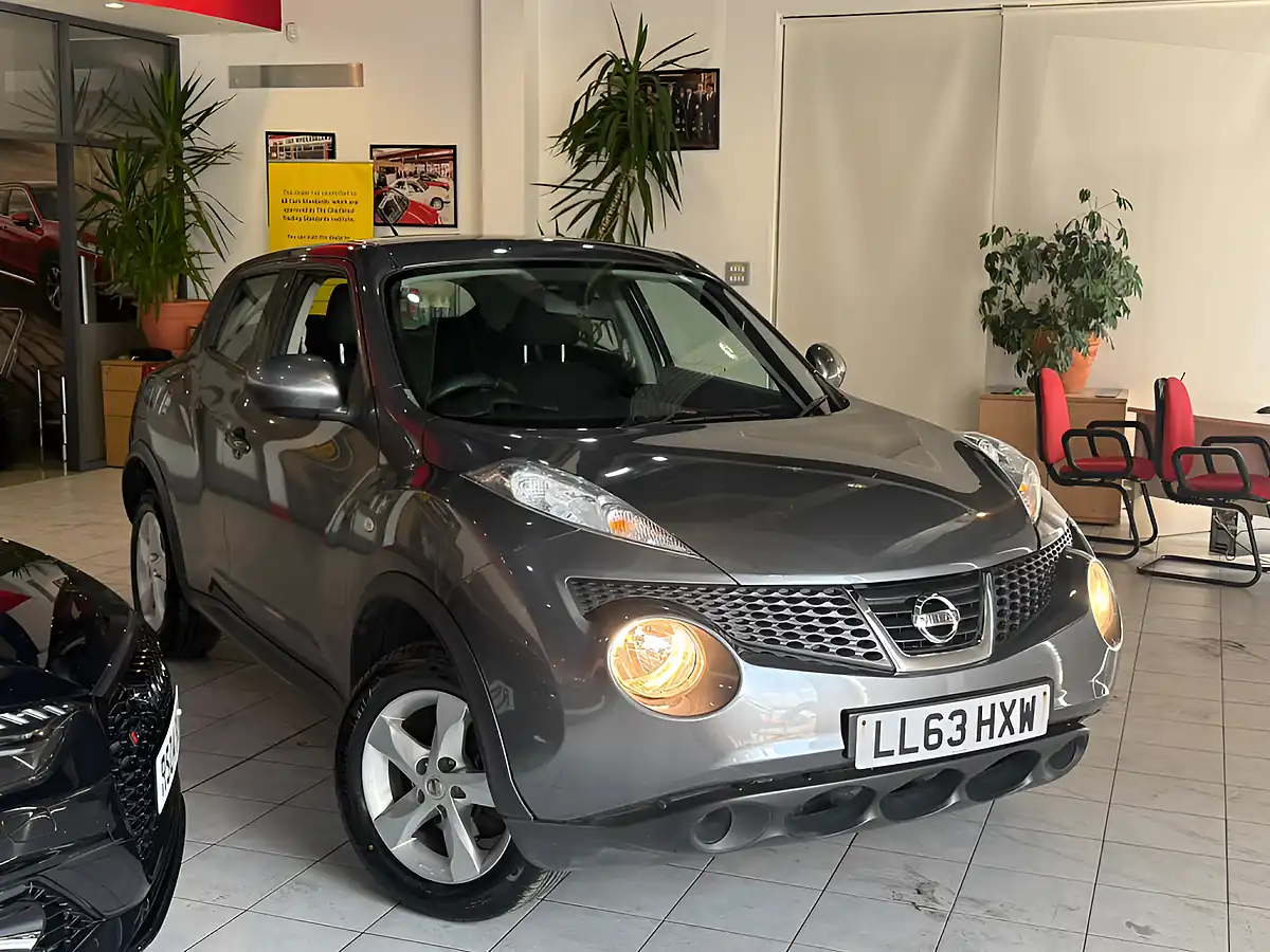 Used 2013 Nissan Juke Visia Grey - Front View
