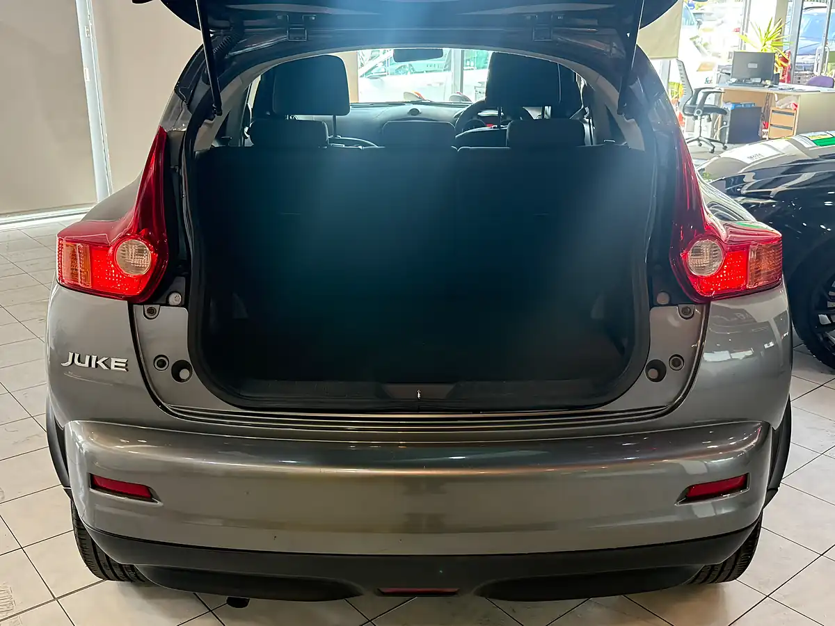 Used 2013 Nissan Juke Visia Grey - Interior and Exterior details 10