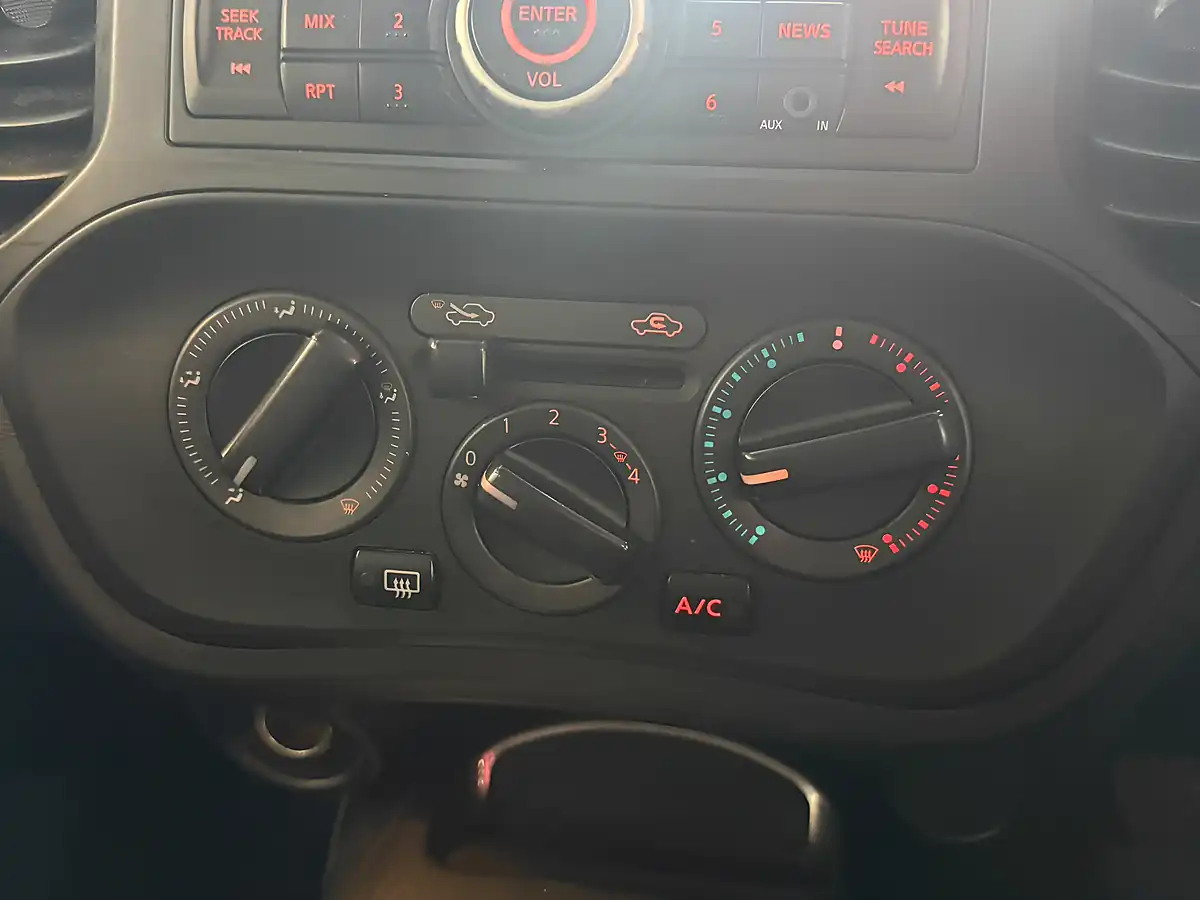 Used 2013 Nissan Juke Visia Grey - Interior and Exterior details 17
