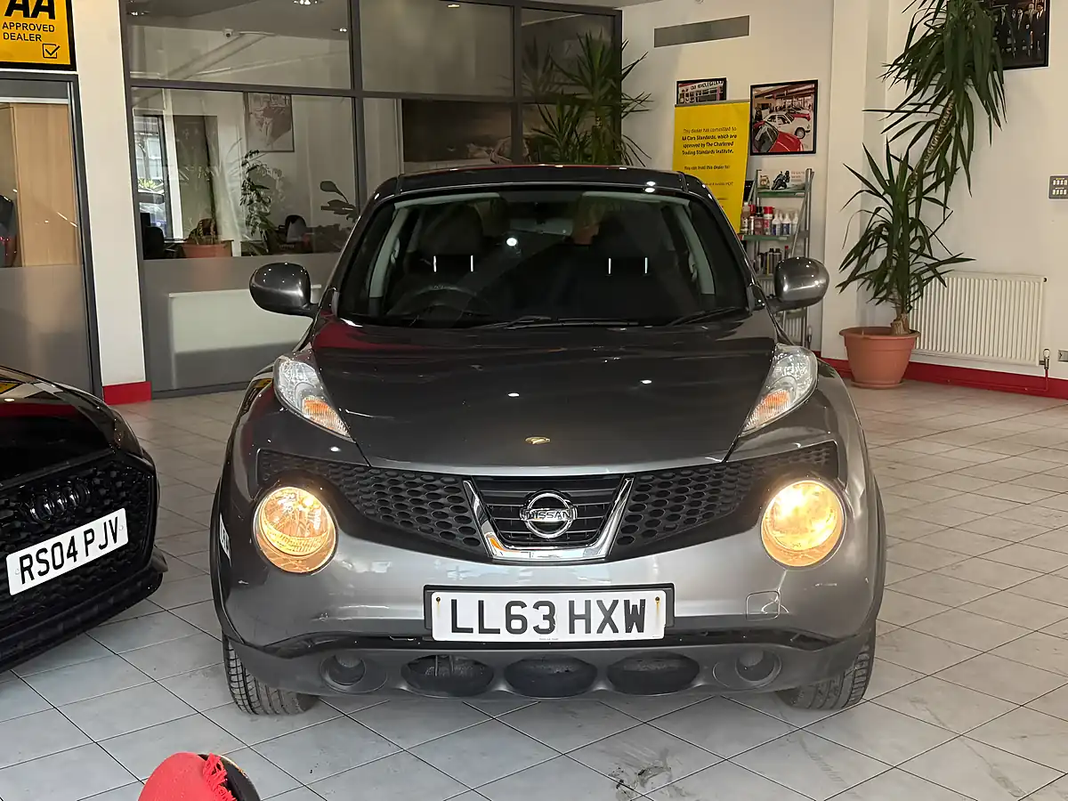 Used 2013 Nissan Juke Visia Grey - Interior and Exterior details 4