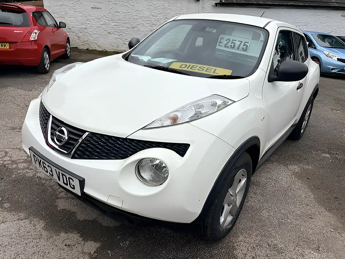 Used 2013 Nissan Juke Visia Solid White - Front View