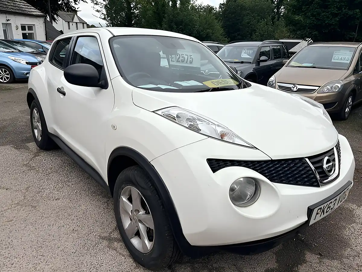 Used 2013 Nissan Juke Visia Solid White - Interior and Exterior details 2