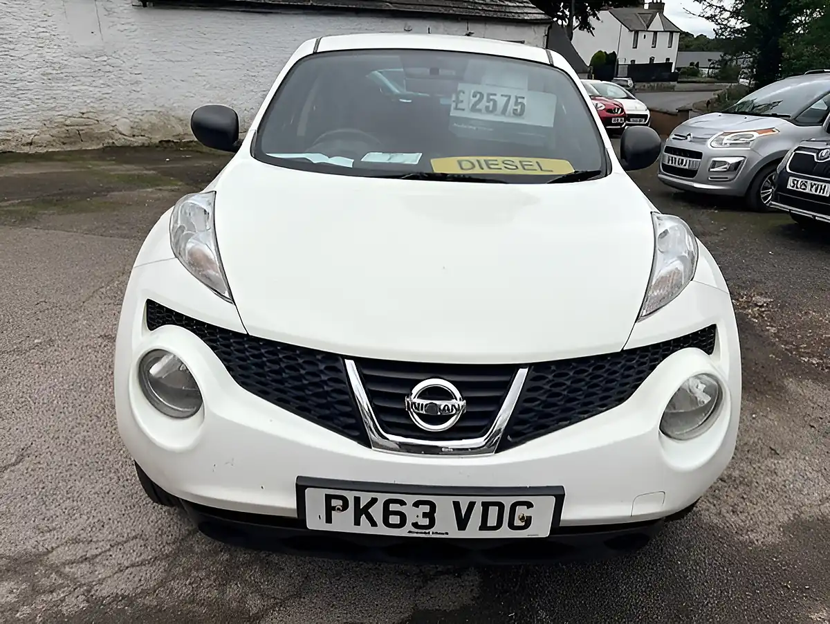 Used 2013 Nissan Juke Visia Solid White - Interior and Exterior details 3