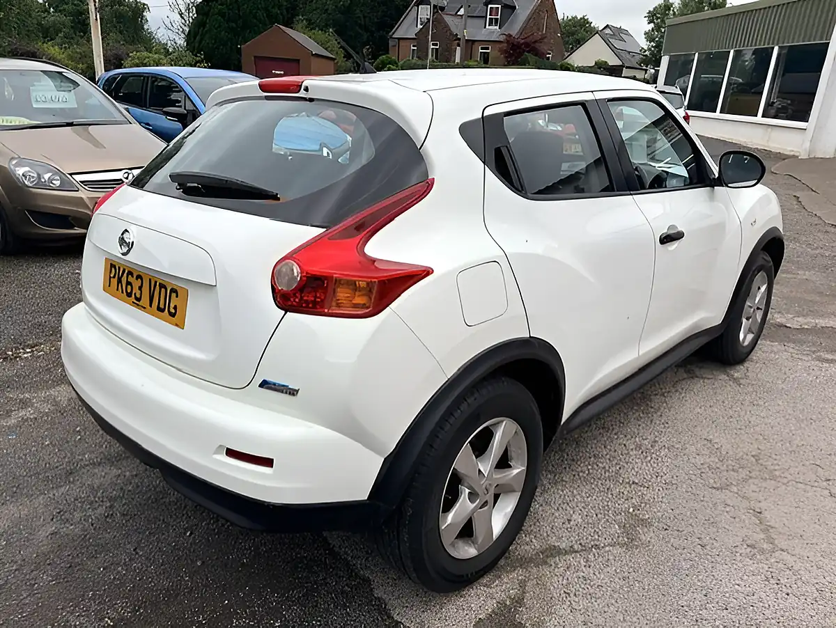 Used 2013 Nissan Juke Visia Solid White - Interior and Exterior details 4
