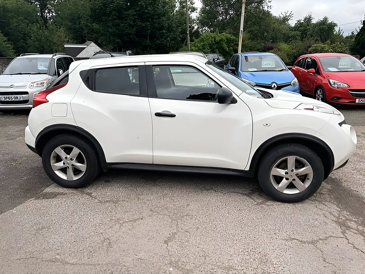 Used 2013 Nissan Juke Visia Solid White - Interior and Exterior details 5