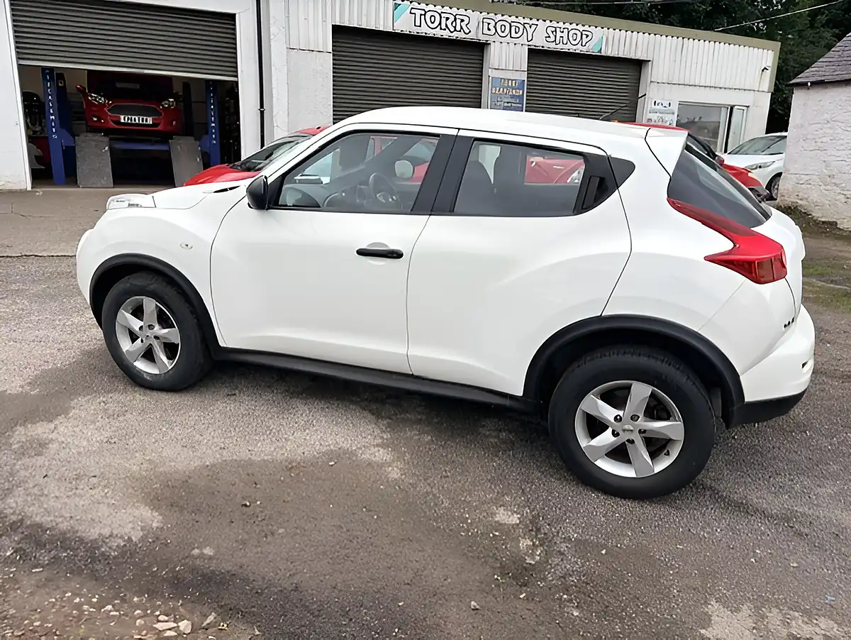 Used 2013 Nissan Juke Visia Solid White - Interior and Exterior details 6