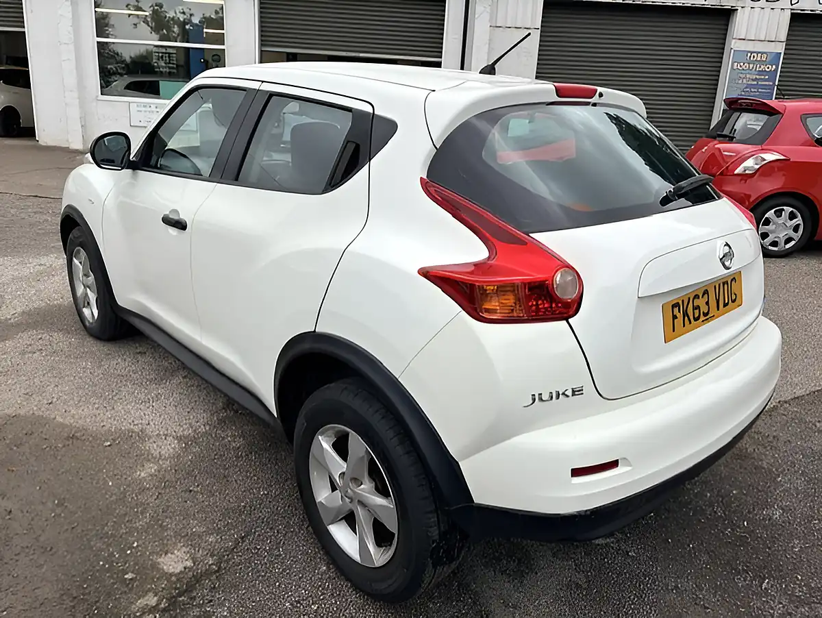 Used 2013 Nissan Juke Visia Solid White - Interior and Exterior details 8