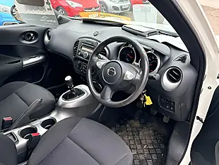 Used 2013 Nissan Juke Visia Solid White - Interior and Exterior details 9