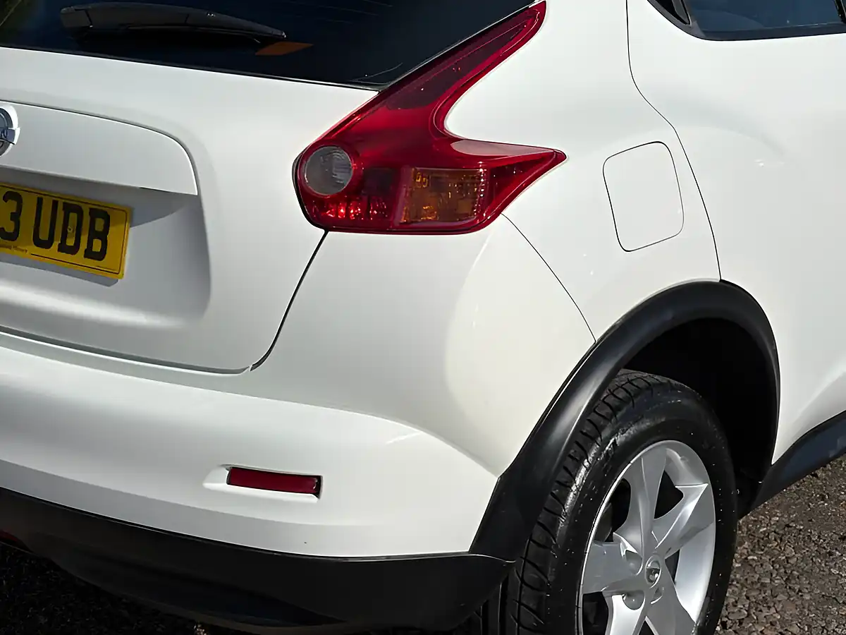Used 2013 Nissan Juke Visia White - Interior and Exterior details 10