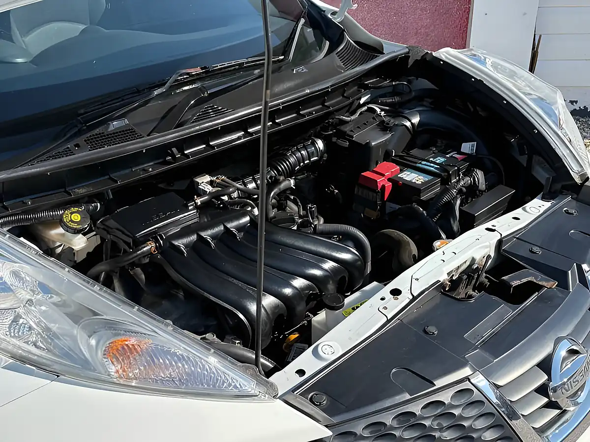 Used 2013 Nissan Juke Visia White - Interior and Exterior details 12