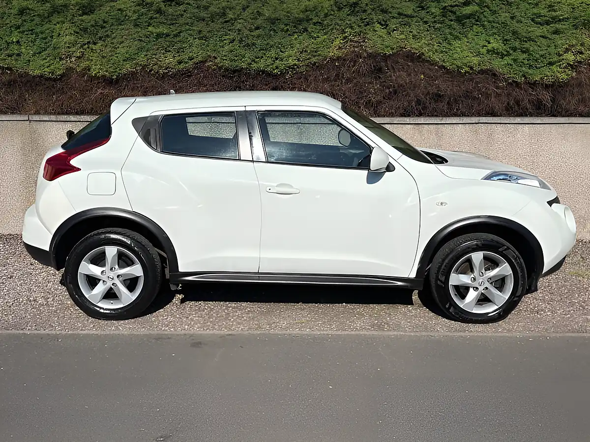 Used 2013 Nissan Juke Visia White - Interior and Exterior details 3