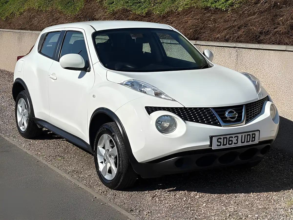 Used 2013 Nissan Juke Visia White - Interior and Exterior details 5