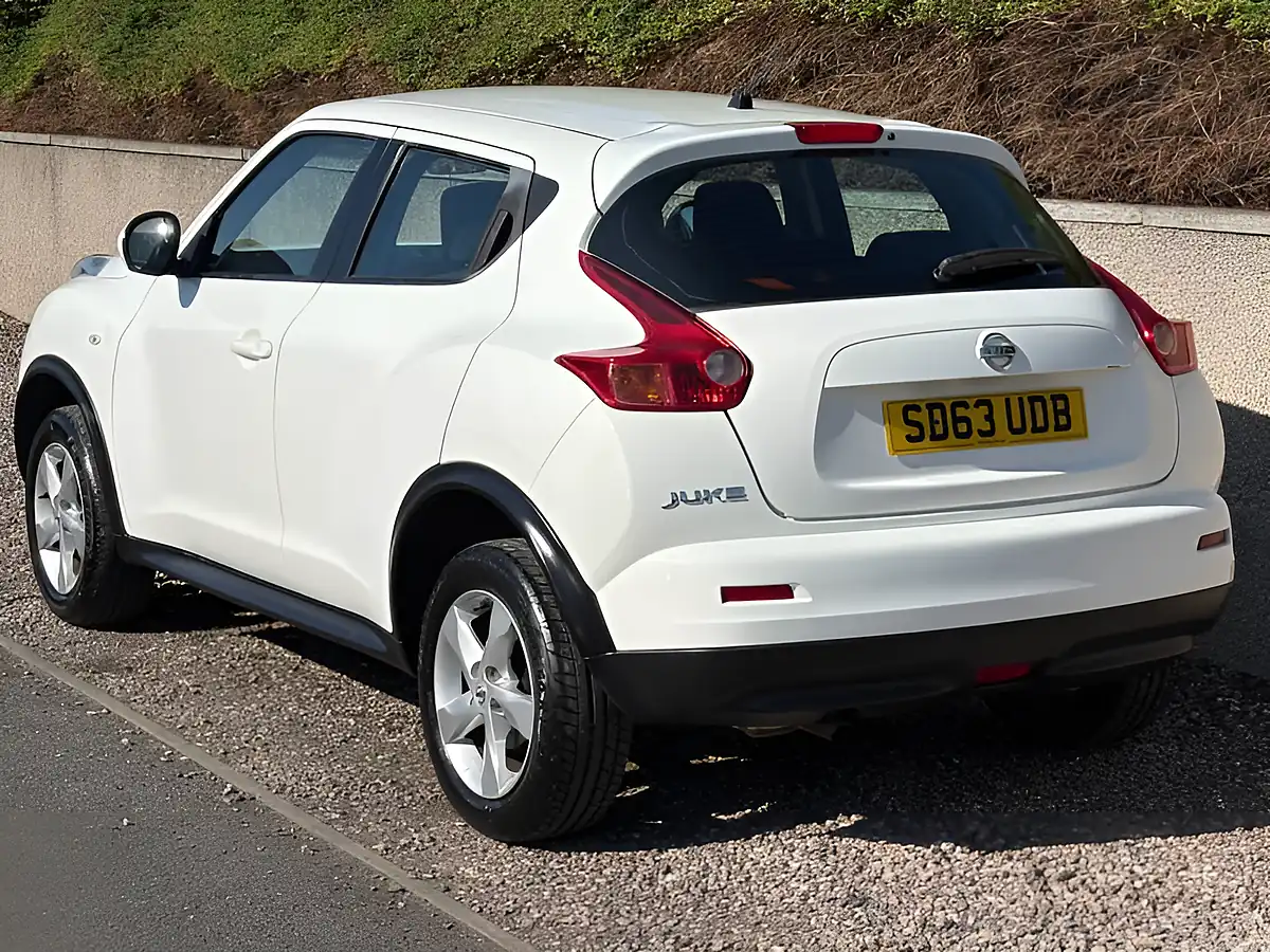 Used 2013 Nissan Juke Visia White - Interior and Exterior details 6