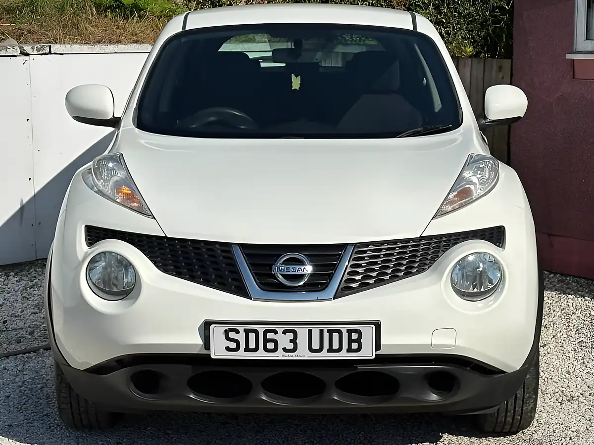 Used 2013 Nissan Juke Visia White - Interior and Exterior details 7