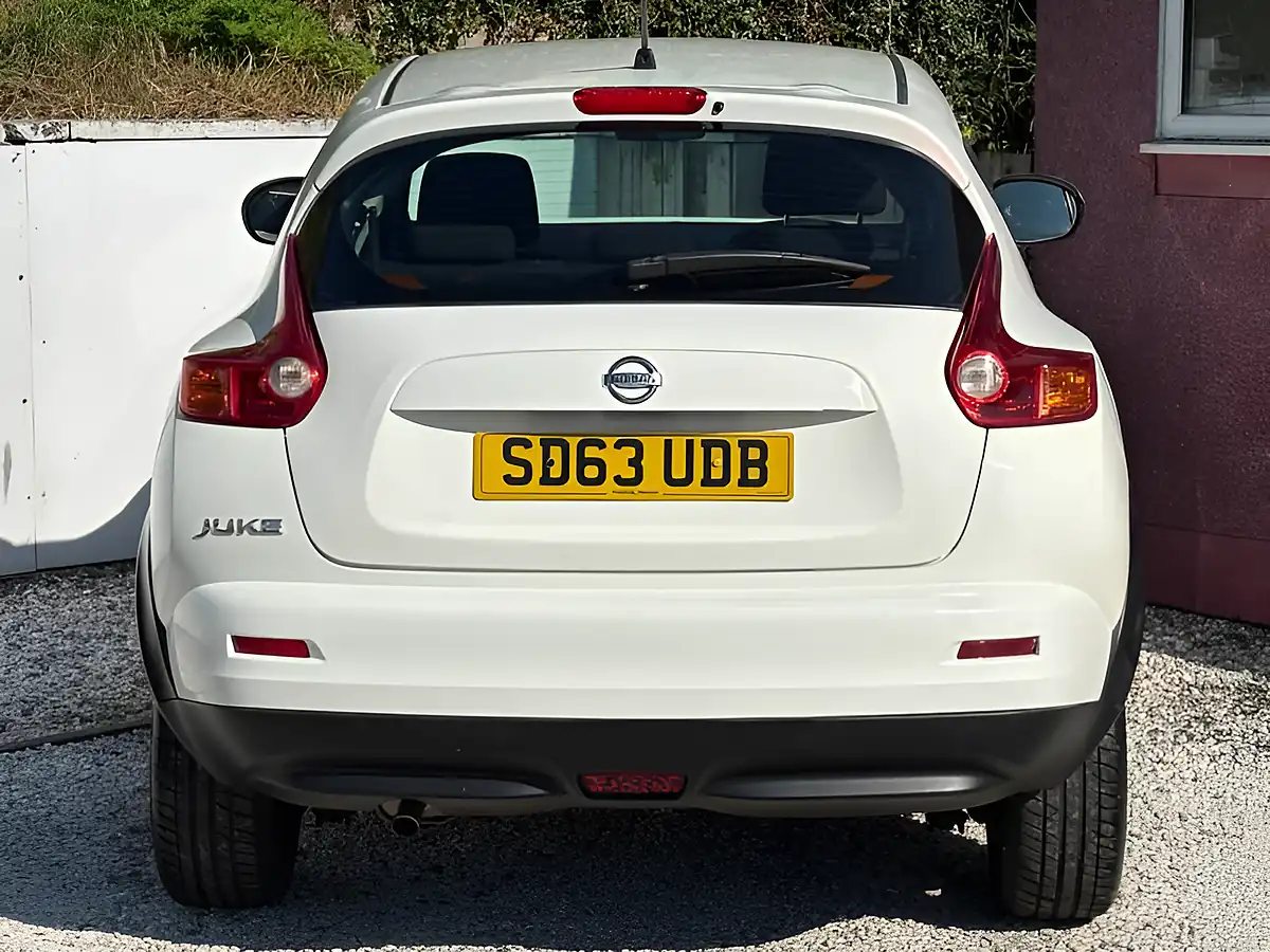 Used 2013 Nissan Juke Visia White - Interior and Exterior details 8