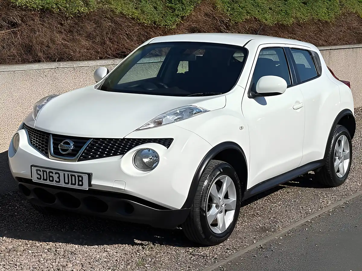 Used 2013 Nissan Juke Visia White - Interior and Exterior details 9