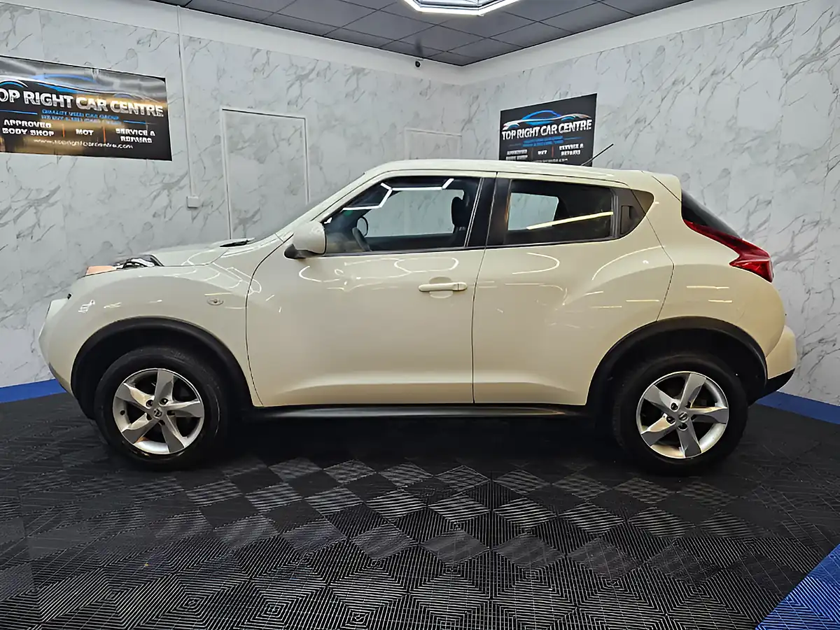 Used 2013 Nissan Juke Visia White - Interior and Exterior details 10