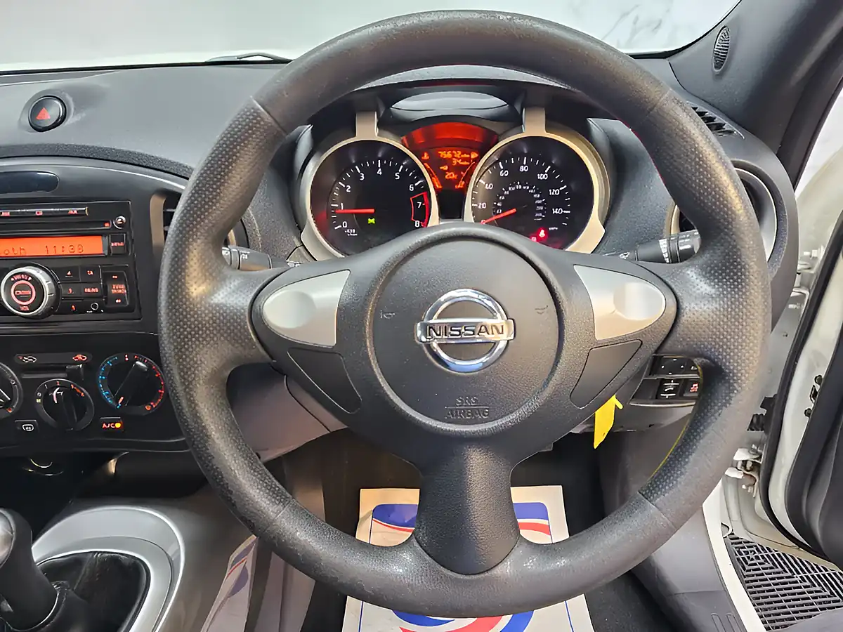 Used 2013 Nissan Juke Visia White - Interior and Exterior details 11