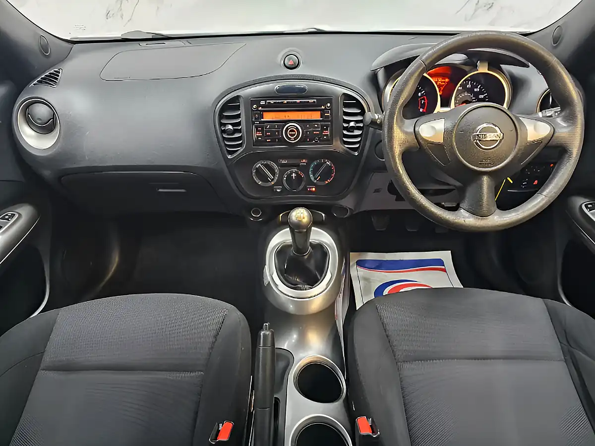 Used 2013 Nissan Juke Visia White - Interior and Exterior details 12