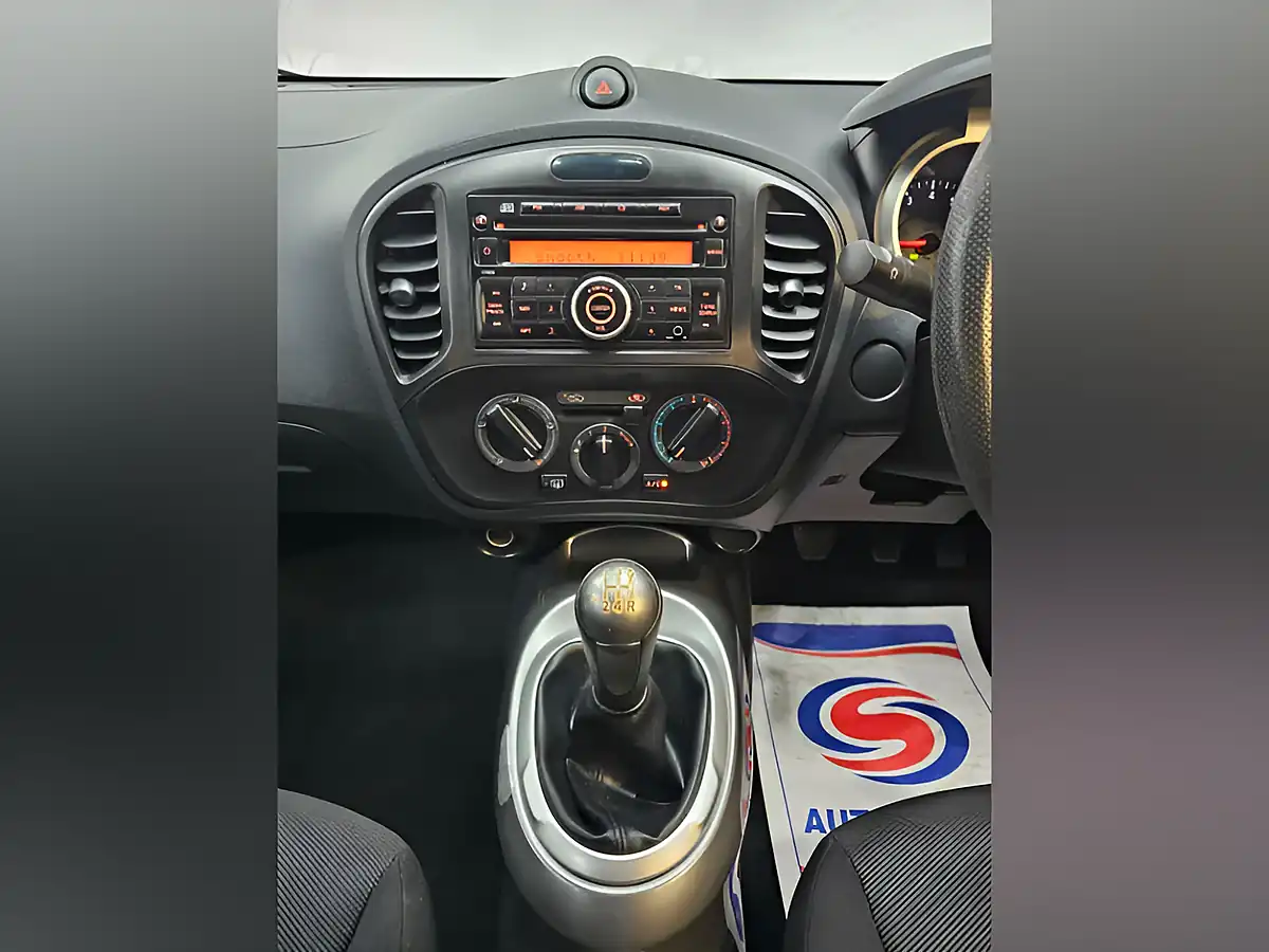 Used 2013 Nissan Juke Visia White - Interior and Exterior details 13