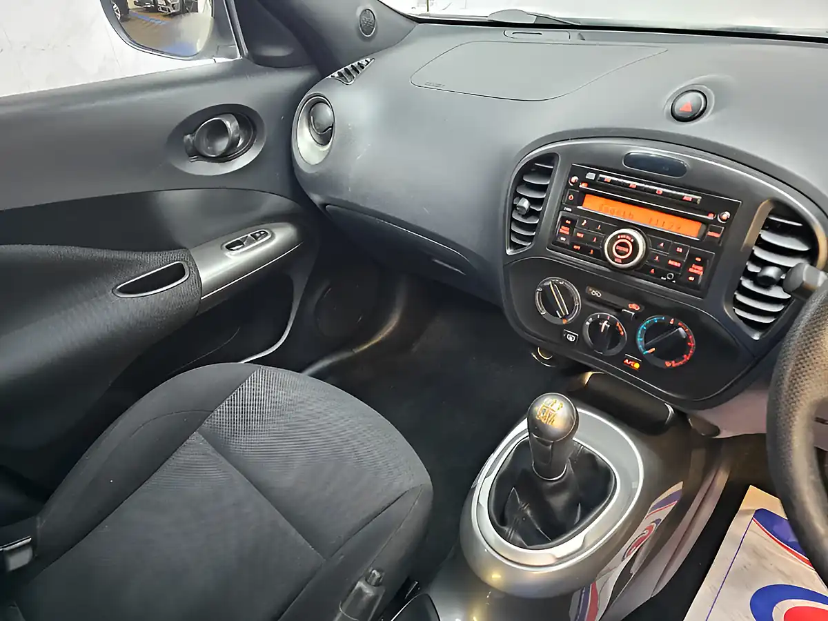 Used 2013 Nissan Juke Visia White - Interior and Exterior details 16