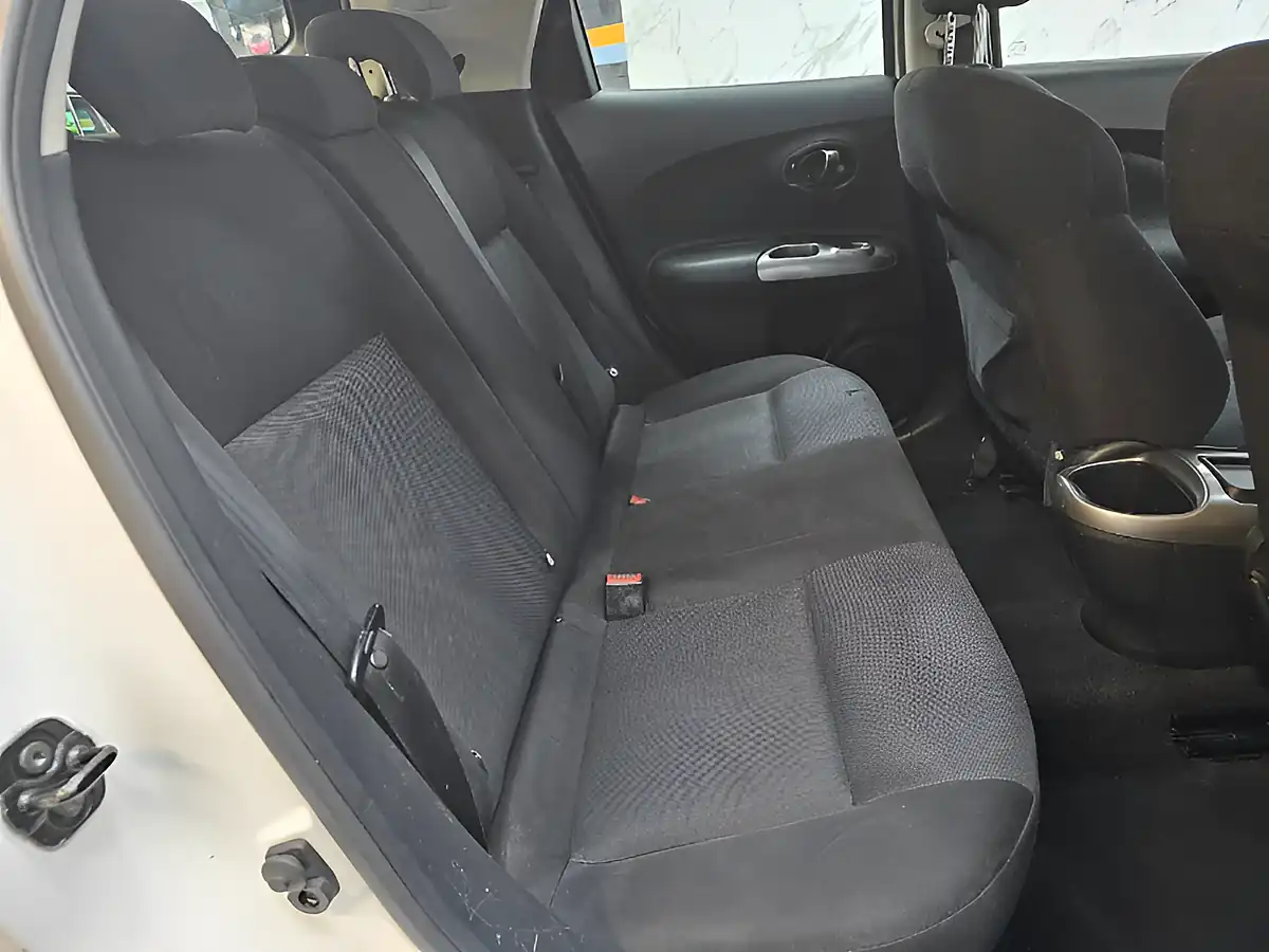 Used 2013 Nissan Juke Visia White - Interior and Exterior details 17