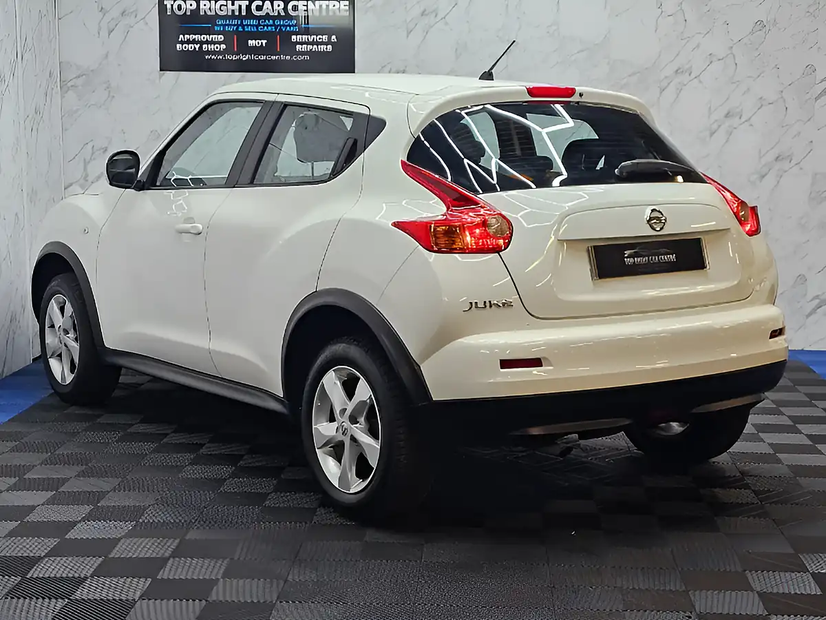 Used 2013 Nissan Juke Visia White - Interior and Exterior details 7