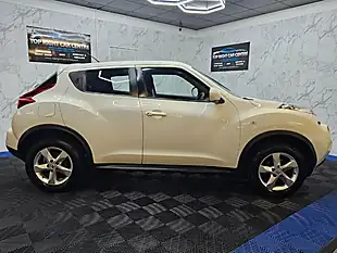 Used 2013 Nissan Juke Visia White - Interior and Exterior details 8