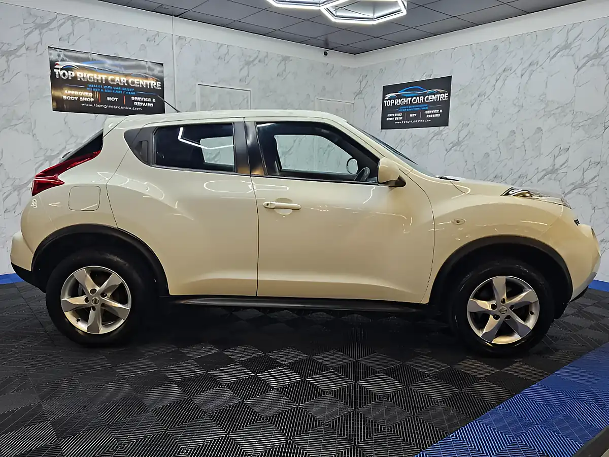 Used 2013 Nissan Juke Visia White - Interior and Exterior details 8