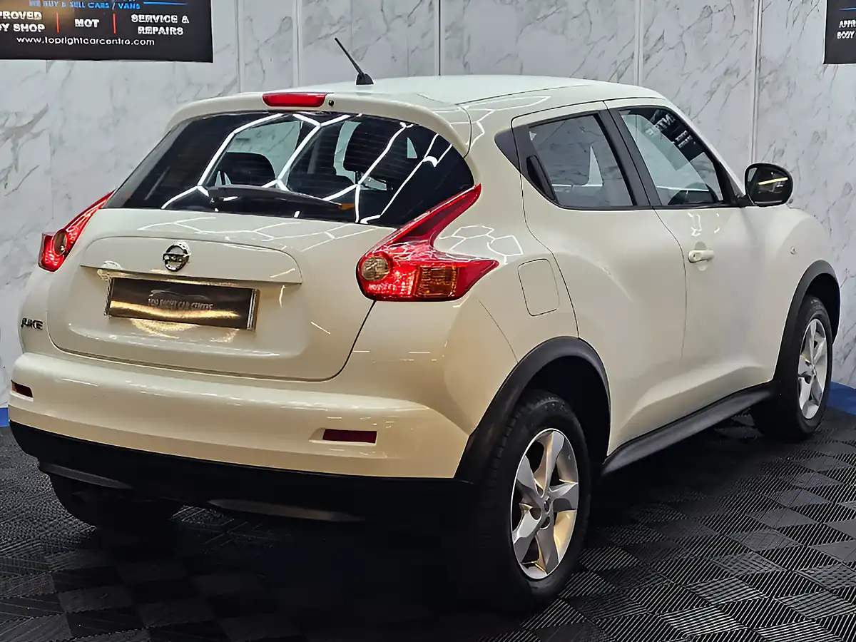 Used 2013 Nissan Juke Visia White - Interior and Exterior details 9