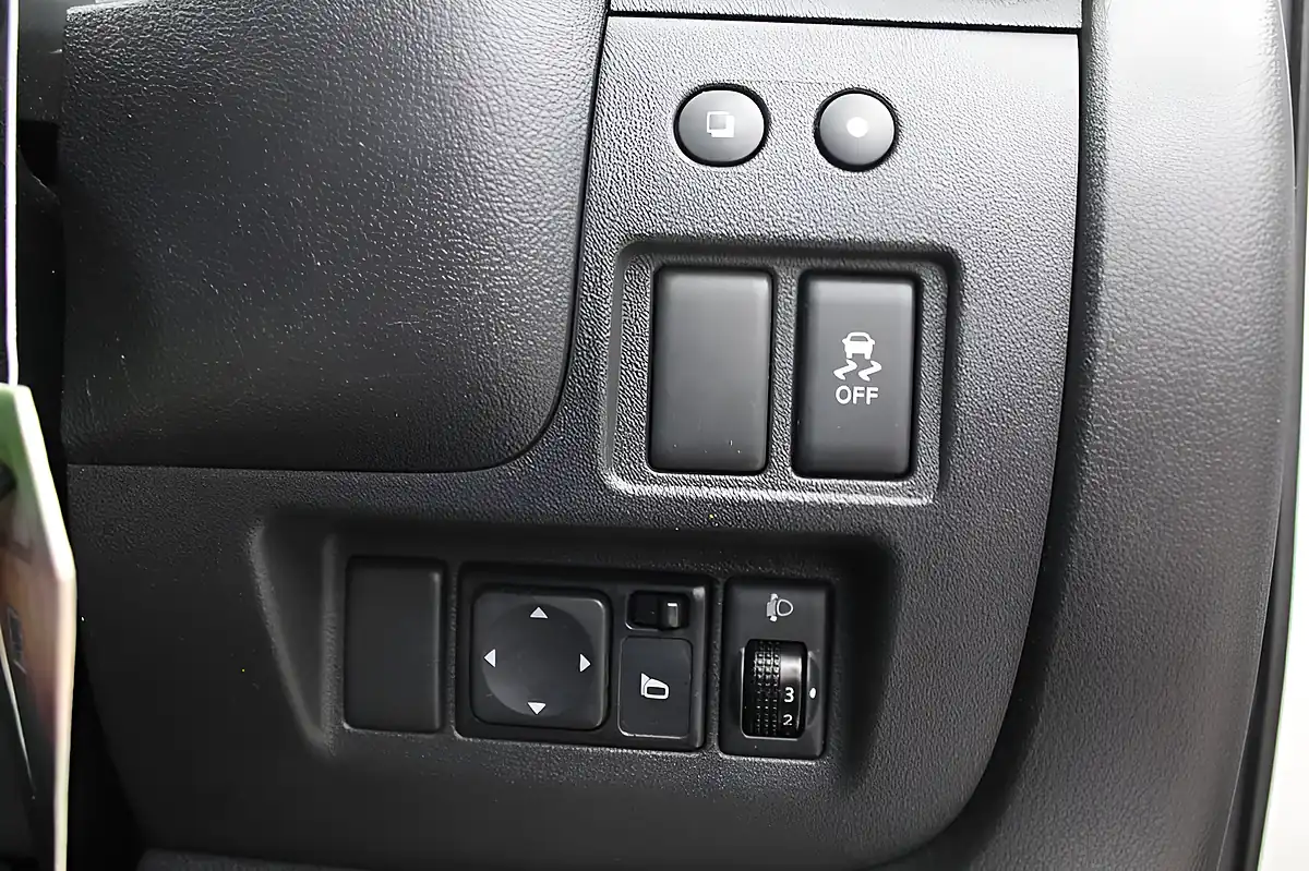 Used 2013 Nissan Micra Acenta Silver - Interior and Exterior details 16