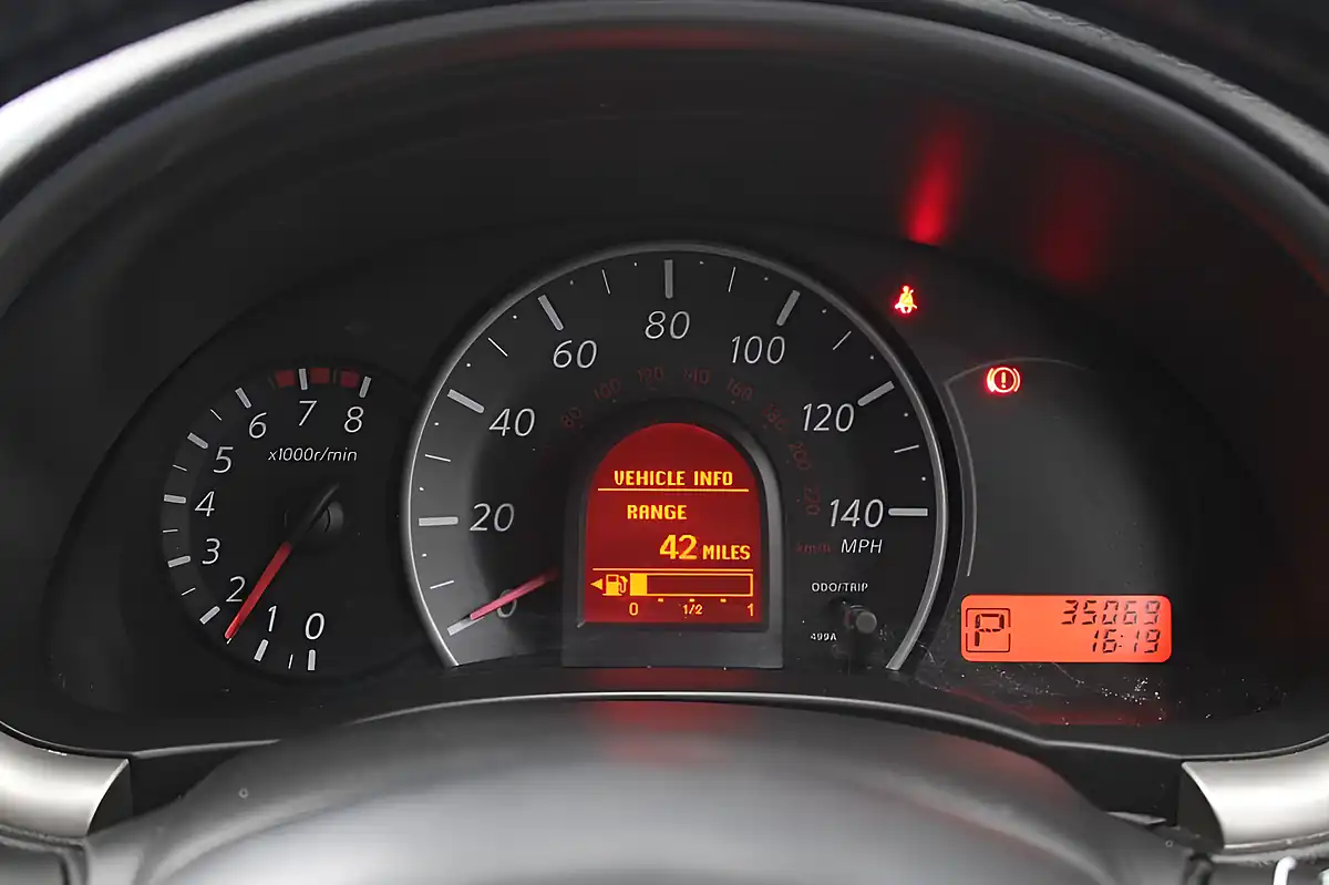 Used 2013 Nissan Micra Acenta Silver - Interior and Exterior details 17
