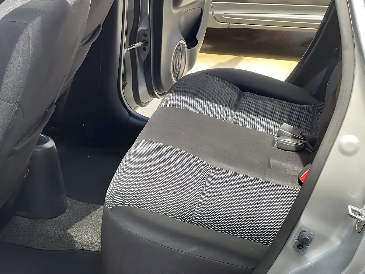 Used 2013 Nissan Note Acenta Silver - Interior and Exterior details 13