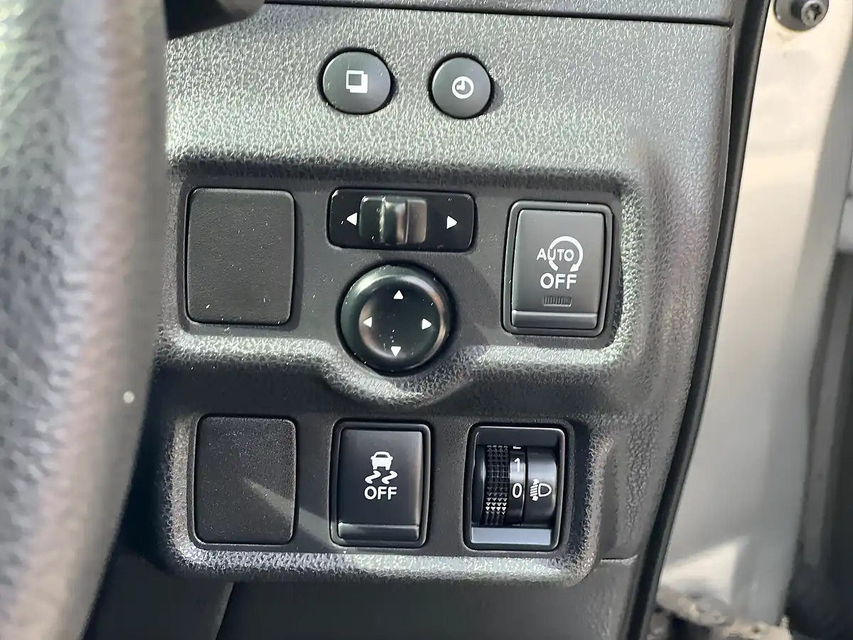 Used 2013 Nissan Note Acenta Silver - Interior and Exterior details 15