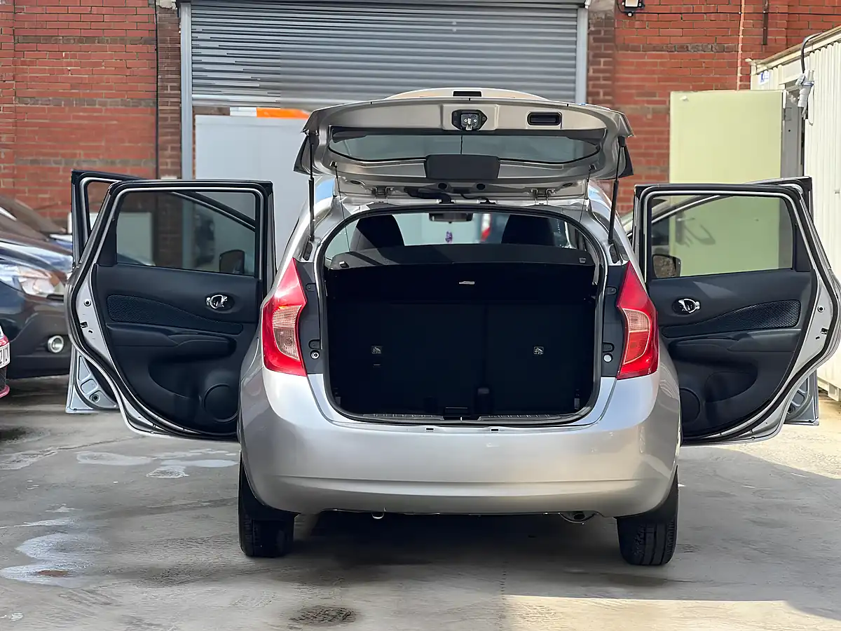 Used 2013 Nissan Note Acenta Silver - Interior and Exterior details 7