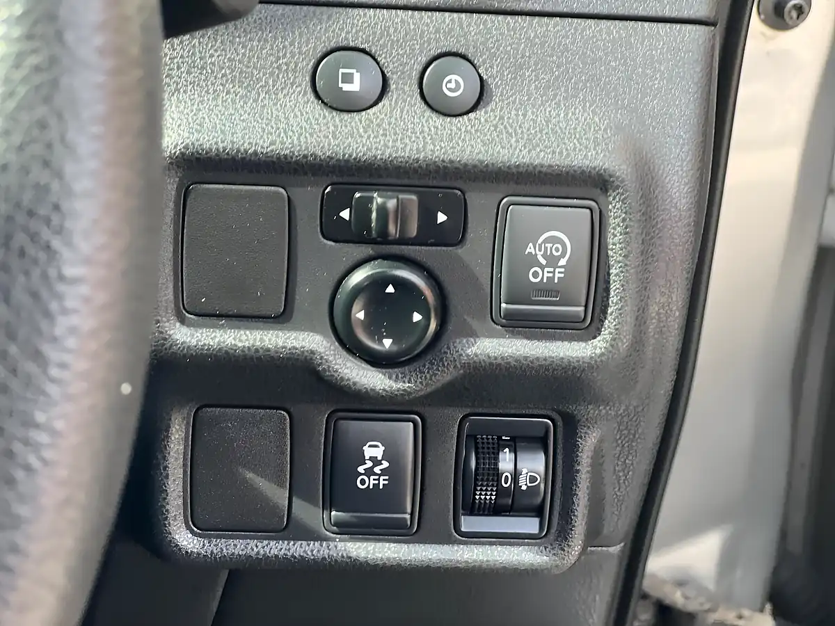 Used 2013 Nissan Note Acenta Silver - Interior and Exterior details 15