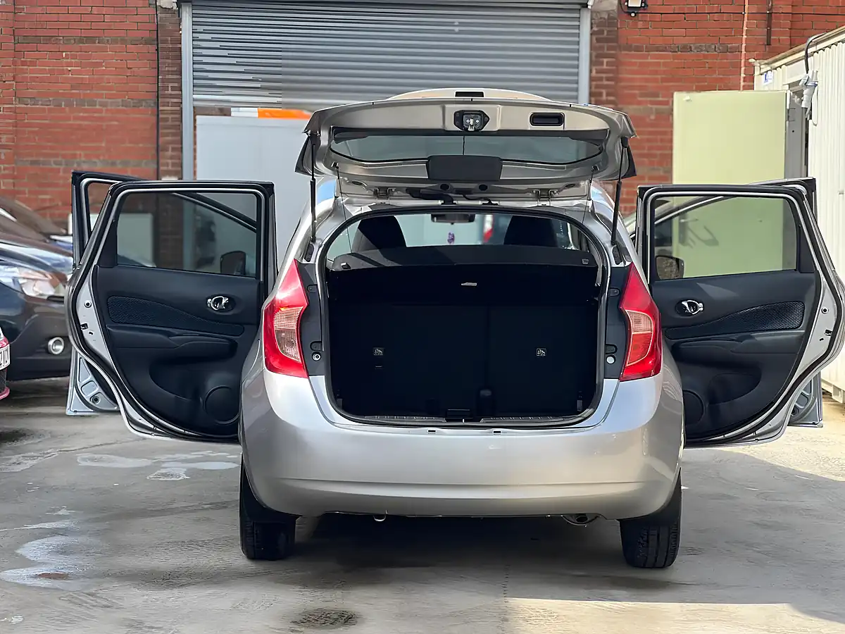 Used 2013 Nissan Note Acenta Silver - Interior and Exterior details 7