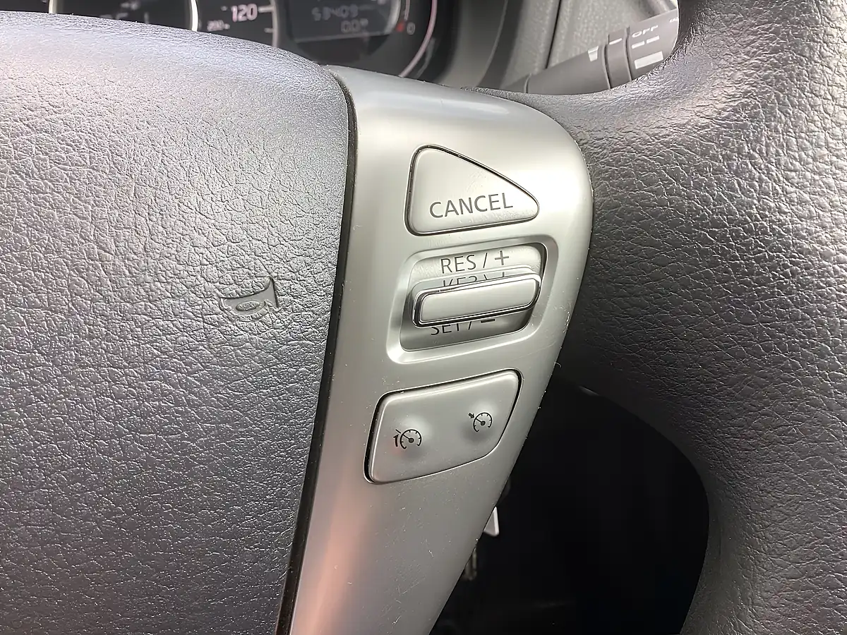 Used 2013 Nissan Note Acenta White - Interior and Exterior details 10