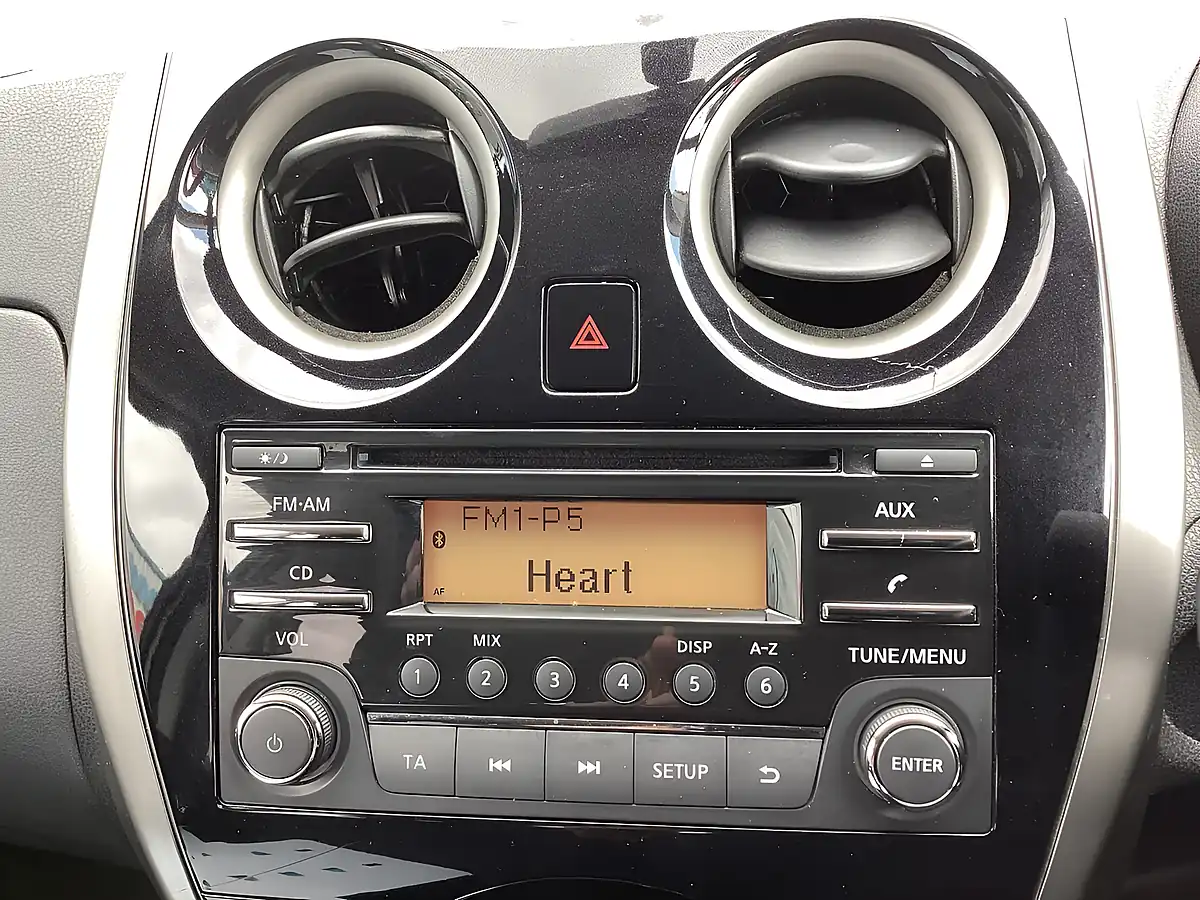 Used 2013 Nissan Note Acenta White - Interior and Exterior details 19