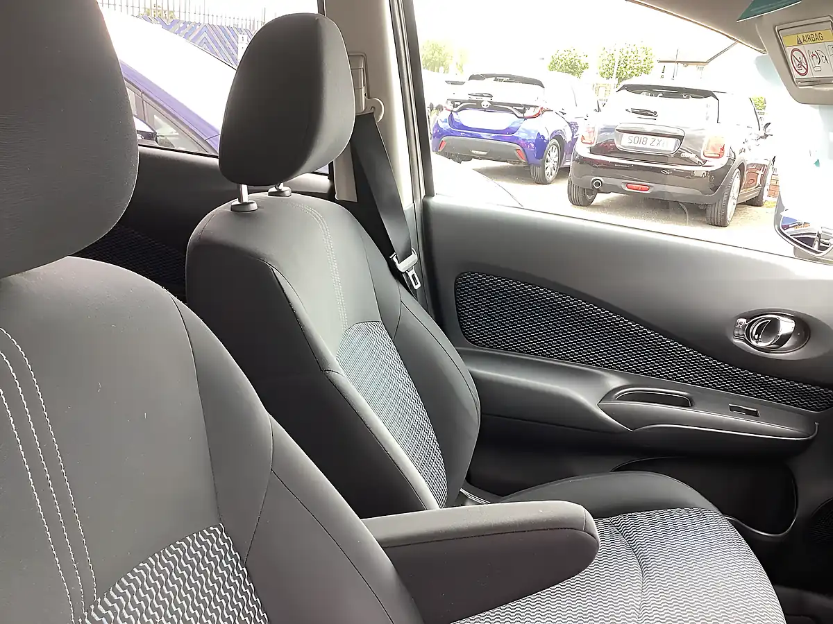 Used 2013 Nissan Note Acenta White - Interior and Exterior details 4